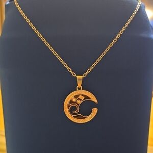 Elegant Gold Crescent Moon Pendant Necklace